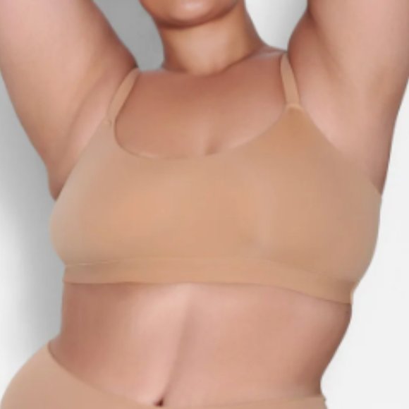 (2220) SKIMS NWT FITS EVERYBODY  SCOOP BRALETTE - Picture 3 of 4